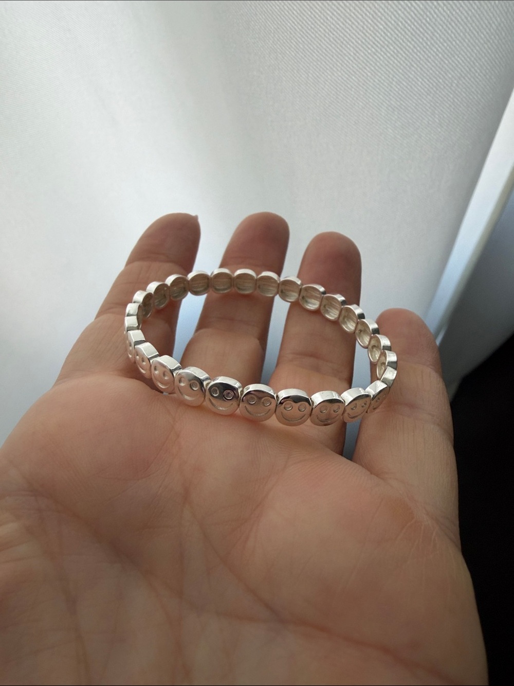 Lisa Gozelin Sterling Silver Smiley Face Stretch Bracelet - Silver